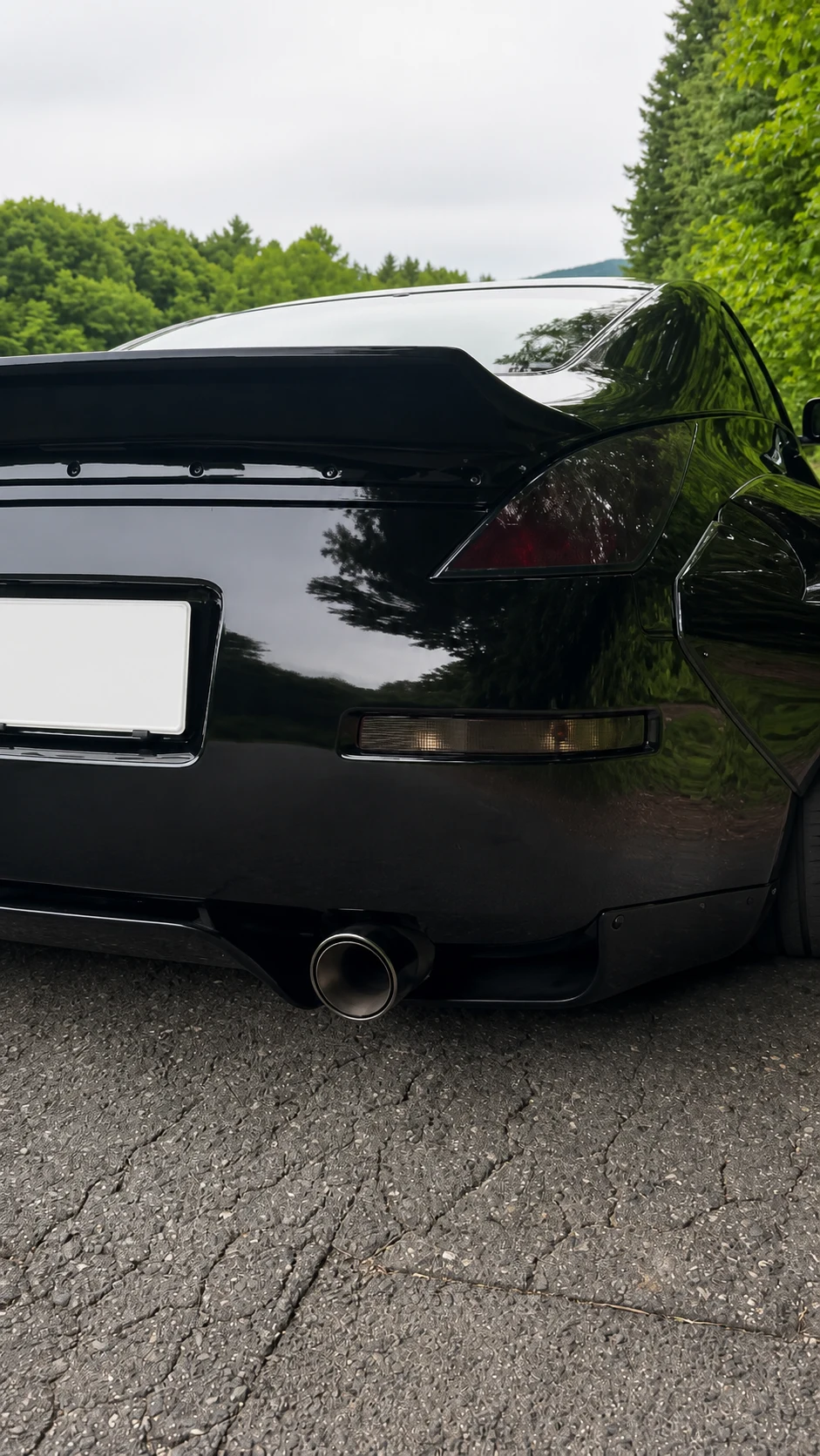 パワークラフト製リアピースを装着したフェアレディZ Z33のリアビュー